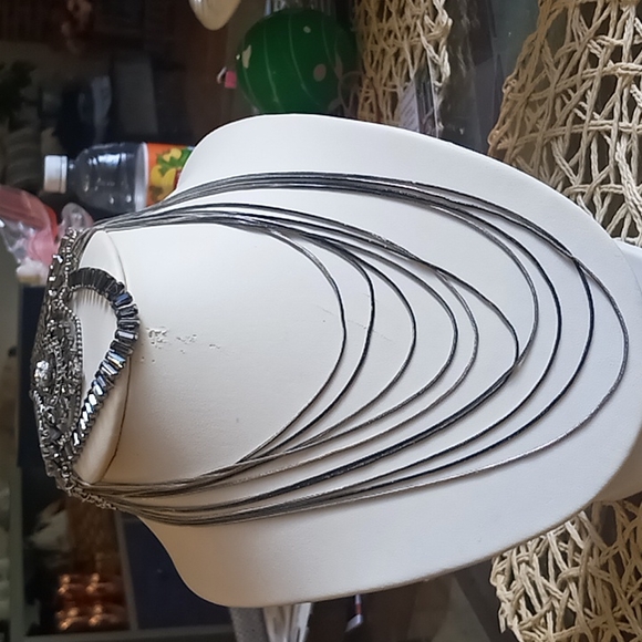 Unique bib necklace - Picture 2 of 7